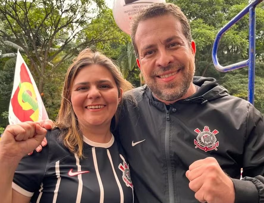 Natália e Boulos, em ato da esquerda em São Paulo 