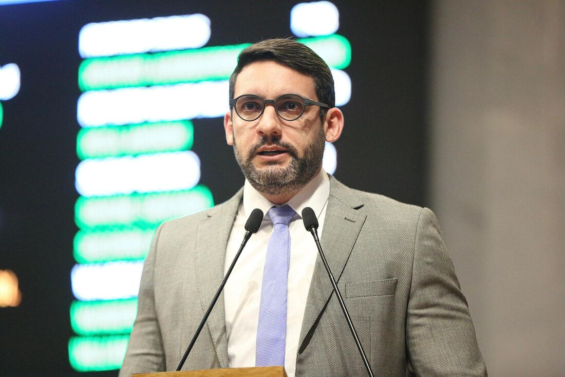 Romero Albuquerque propõe que animais e tutores possam circular livremente em locais públicos