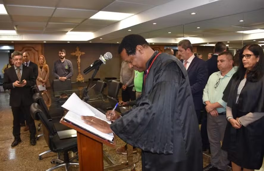 Julio Cesar de Castilhos Oliveira Costa tomou posse em junho