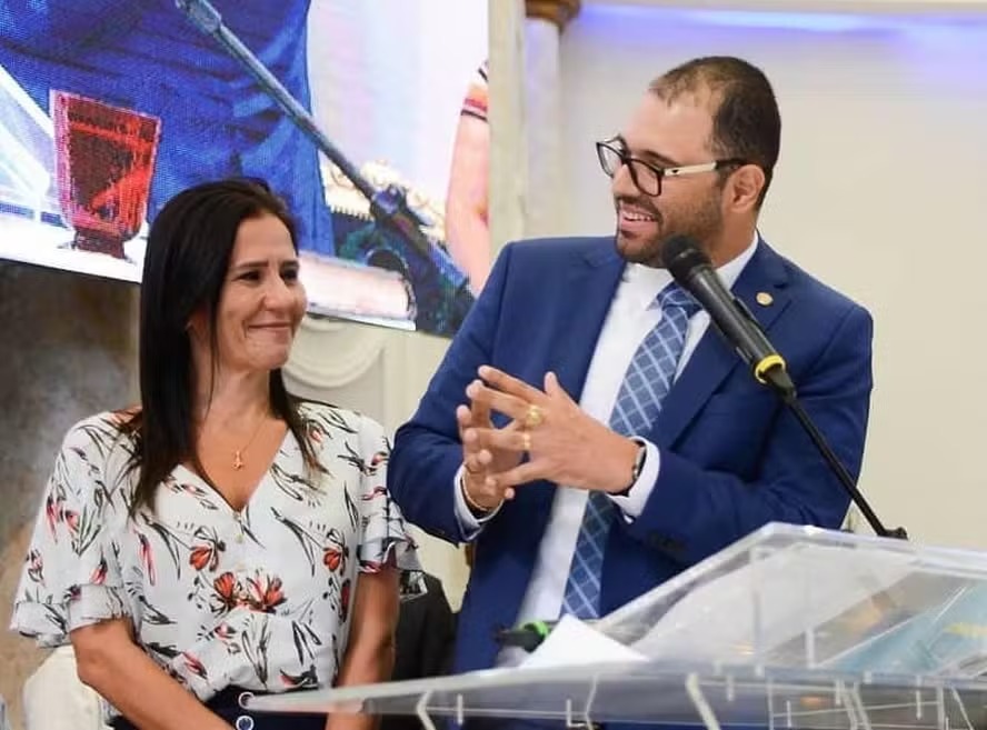 O deputado Alexandre Knoploch e sua esposa Patrícia Seabra