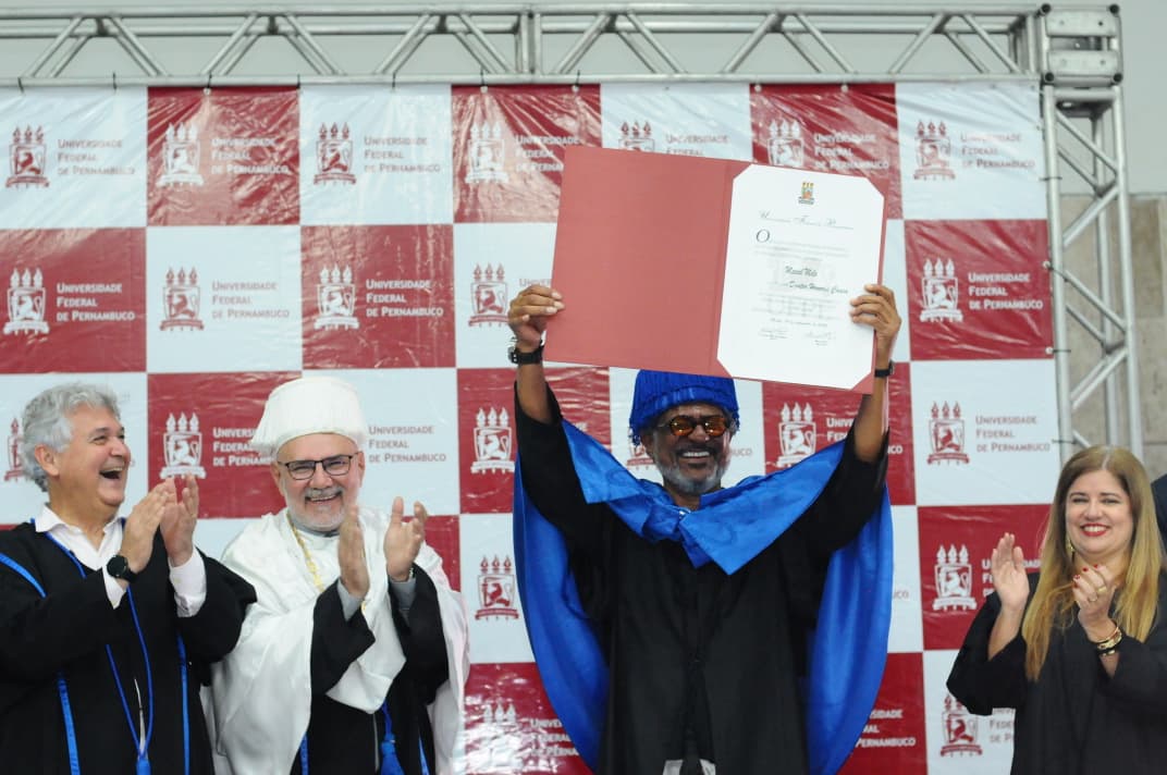 Maciel Melo recebeu Título Doutor Honoris Causa em solenidade nesta quinta (19), na UFPE