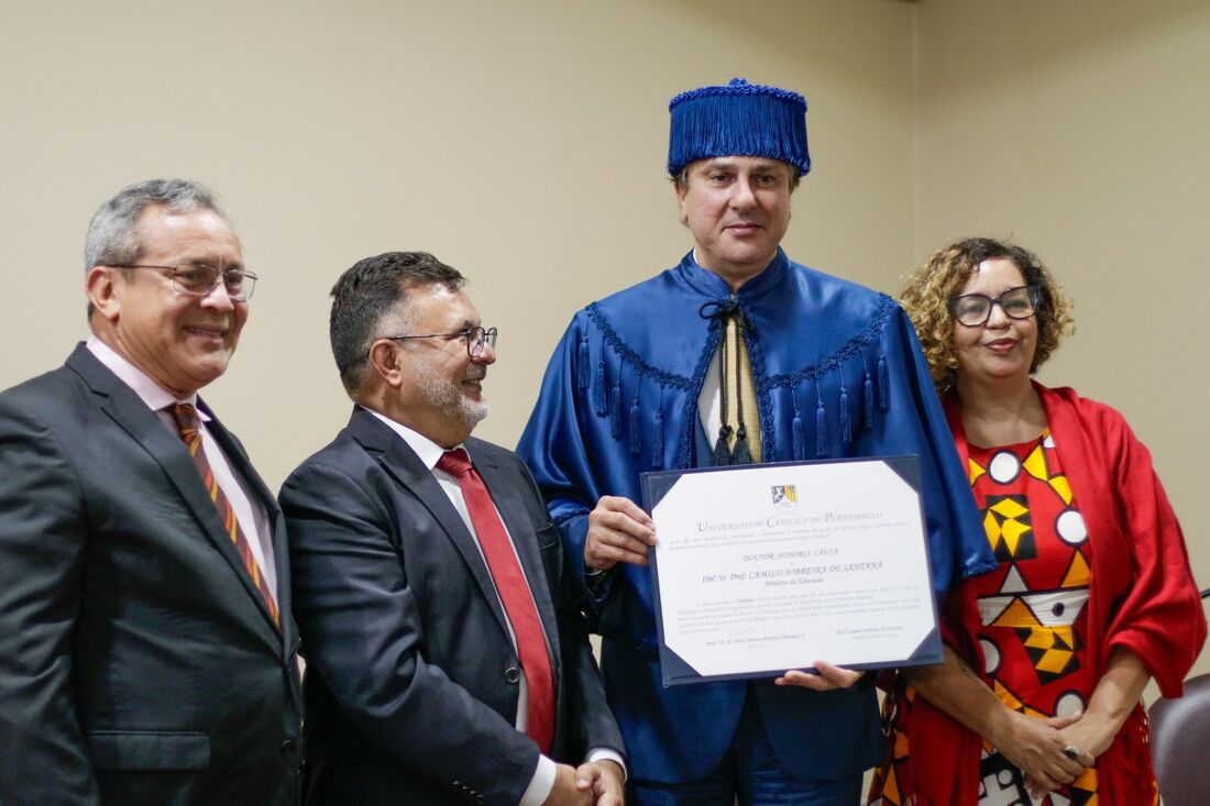 Sessão Solene de outorga do título de Doutor Honoris Causa a Camilo Santana, Ministro da Educação