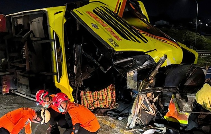 Acidente de ônibus mata 16 pessoas na Indonésia