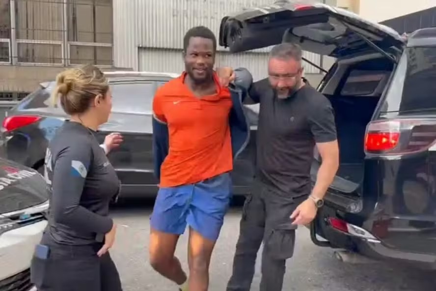 Norte-americano Floyd L. Wallace Jr. foi preso por suspeita de crimes sexuais contra menores 