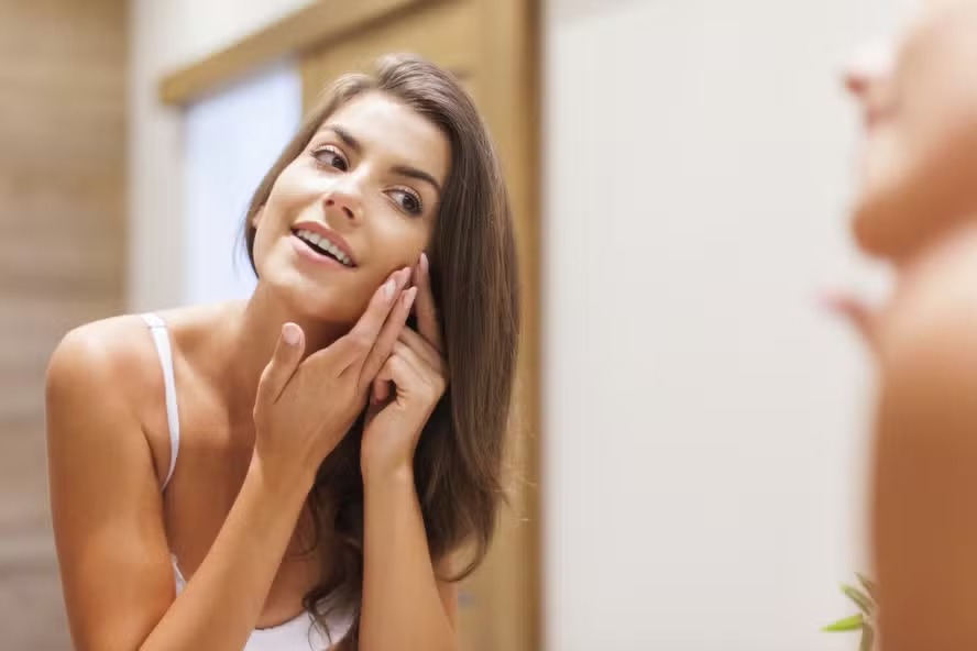 Ingerir vitamina C por meio de alimentos estimula o colágeno da pele 