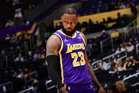 Aos 39 anos LeBron James bate recordes em vitória dramática dos Lakers