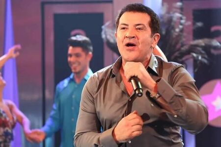 Beto Barbosa comemora 40 anos de carreira com show em Olinda, nesta