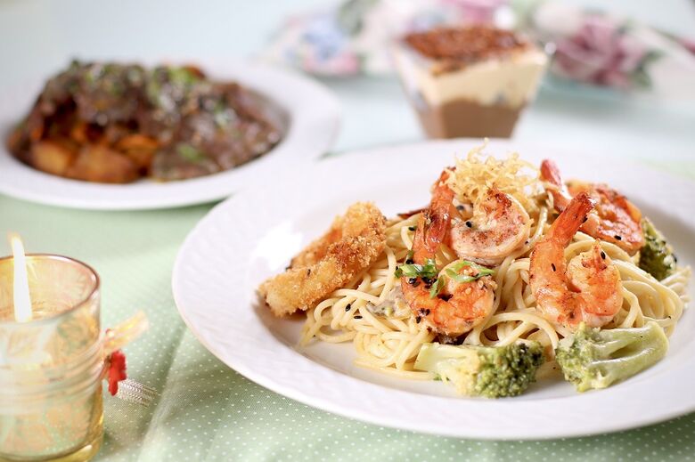 Massa com camarões flambados do Chiwake e Chicama