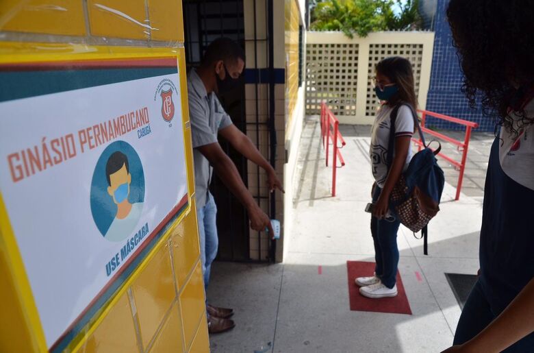 Volta às aulas na rede estadual de Pernambuco (Foto: Arthur Mota/Folha de Pernambuco)