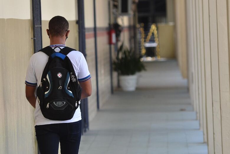 Volta às aulas na rede estadual de Pernambuco (Foto: Arthur Mota/Folha de Pernambuco)