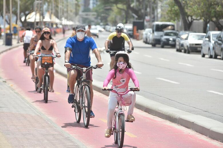 Praia de Boa Viagem neste domingo de eleição - Foto: Rafael Furtado/Folha de Pernambuco
