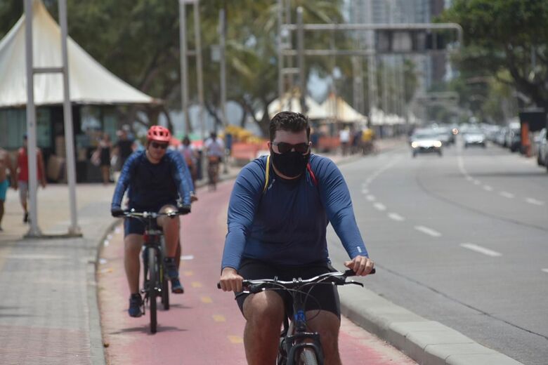 Praia de Boa Viagem neste domingo de eleição - Foto: Rafael Furtado/Folha de Pernambuco