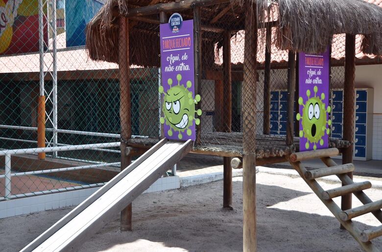 Preparativos no Colégio Saber Viver para o retorno dos alunos do 6º ao 9º ano da rede privada (Foto: Arthur Mota/Folha de Pernambuco)