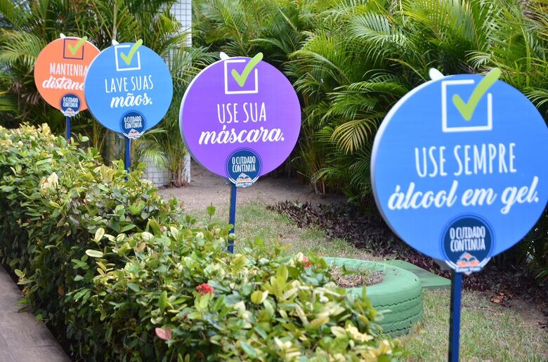 Preparativos no Colégio Saber Viver para o retorno dos alunos do 6º ao 9º ano da rede privada (Foto: Arthur Mota/Folha de Pernambuco)