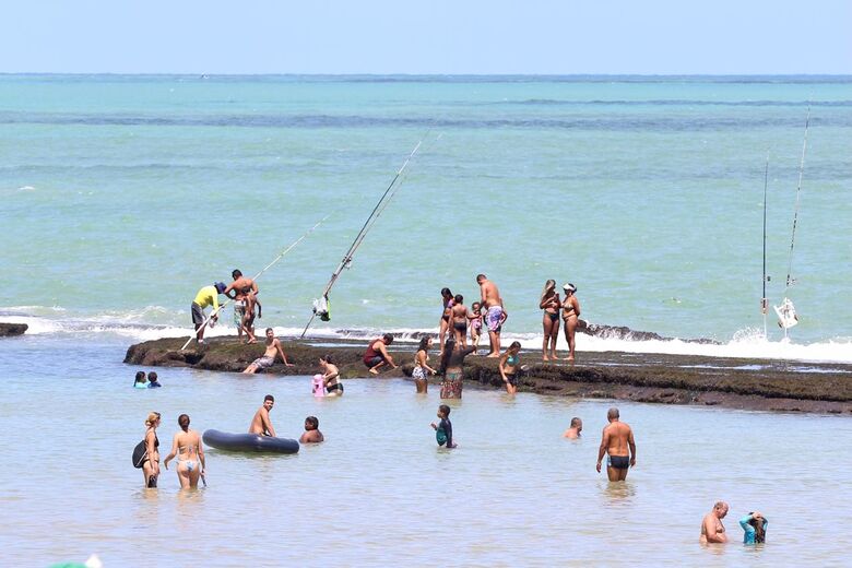 Movimentação na Praia de Boa Viagem Foto:Ed Machado/Folha de Pernambuco