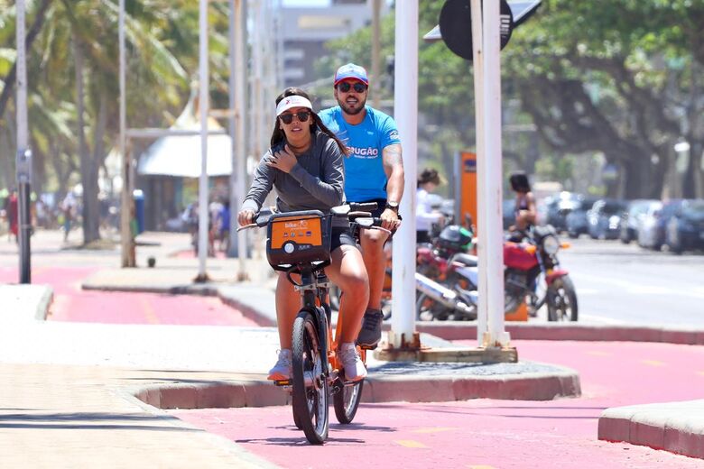 Movimentação na Praia de Boa Viagem Foto:Ed Machado/Folha de Pernambuco