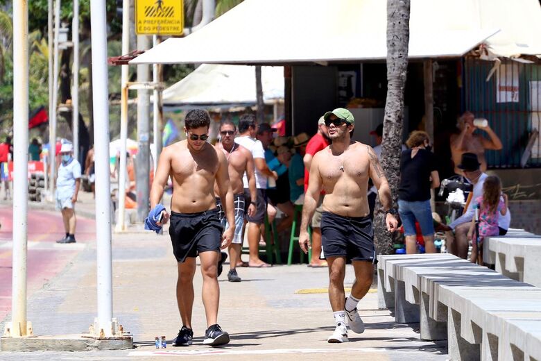 Movimentação na Praia de Boa Viagem Foto:Ed Machado/Folha de Pernambuco