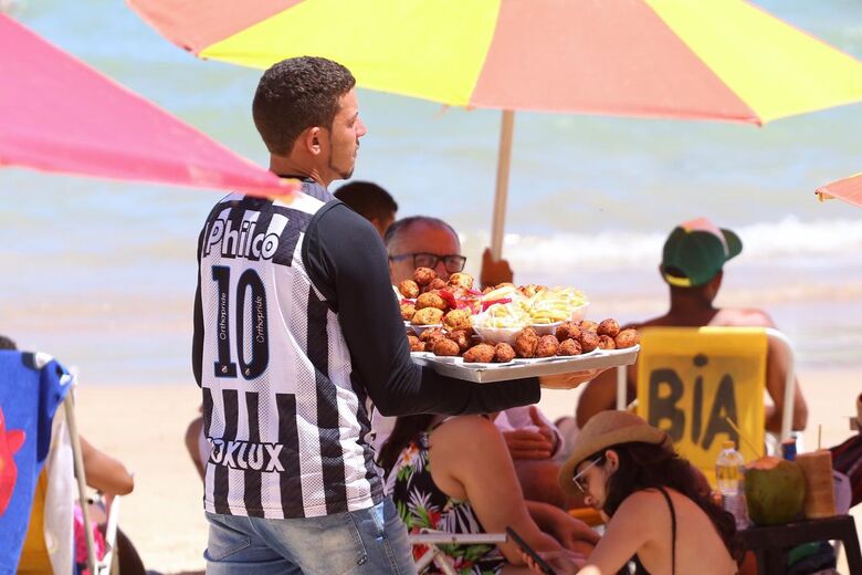 Movimentação na Praia de Boa Viagem Foto:Ed Machado/Folha de Pernambuco