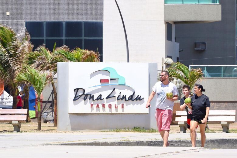 Movimentação na Praia de Boa Viagem Foto:Ed Machado/Folha de Pernambuco