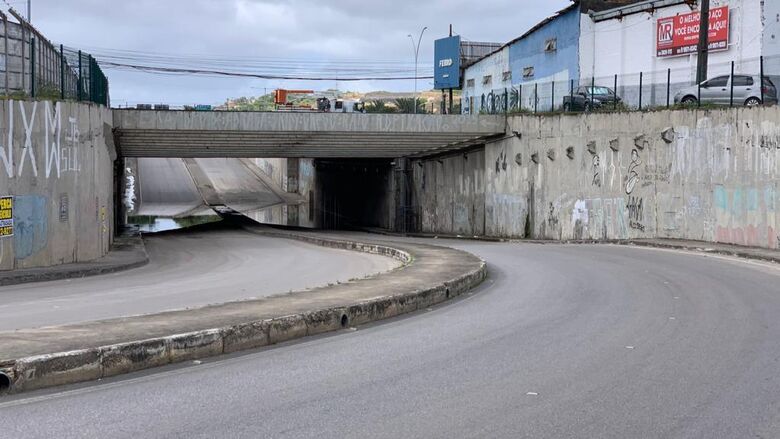 Túnel Felipe Camarão foi interditado para obras de reparo (Foto: Paullo Allmeida/Folha de Pernambuco)