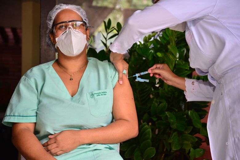 Vacinação em Camaragibe (Foto: Divulgação/Prefeitura de Camaragibe)