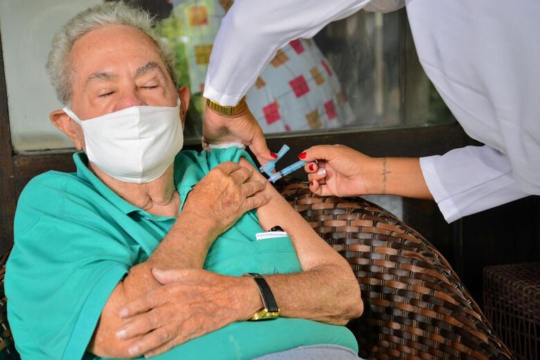 Vacinação em Camaragibe (Foto: Divulgação/Prefeitura de Camaragibe)