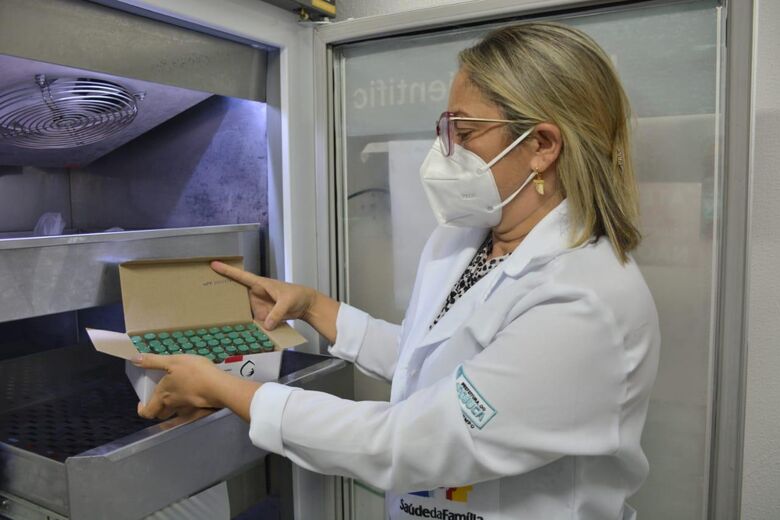 Doses de vacina do laboratório AstraZeneca chegam em Ipojuca para imunização de idosos/fotos: Marly Ribeiro/SECOM Ipojuca