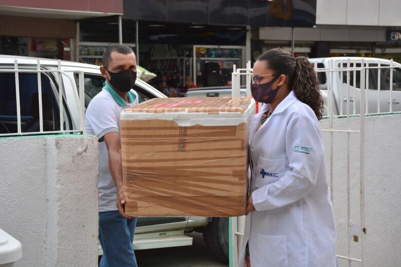 Doses de vacina do laboratório AstraZeneca chegam em Ipojuca para imunização de idosos/fotos: Marly Ribeiro/SECOM Ipojuca