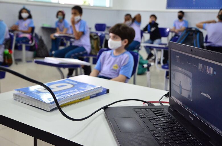 Volta às aulas no Colégio Adventista, no Recife (Foto: Arthur Mota/Folha de Pernambuco)