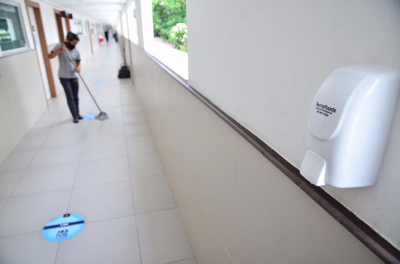 Volta às aulas no Colégio Adventista, no Recife (Foto: Arthur Mota/Folha de Pernambuco)