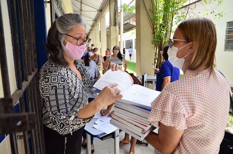Volta às aulas do ensino médio na Escola Técnica Estadual Miguel Batista. Foto: Arthur Mota