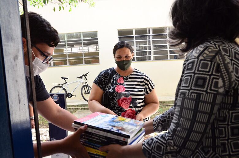Volta às aulas do ensino médio na Escola Técnica Estadual Miguel Batista. Foto: Arthur Mota