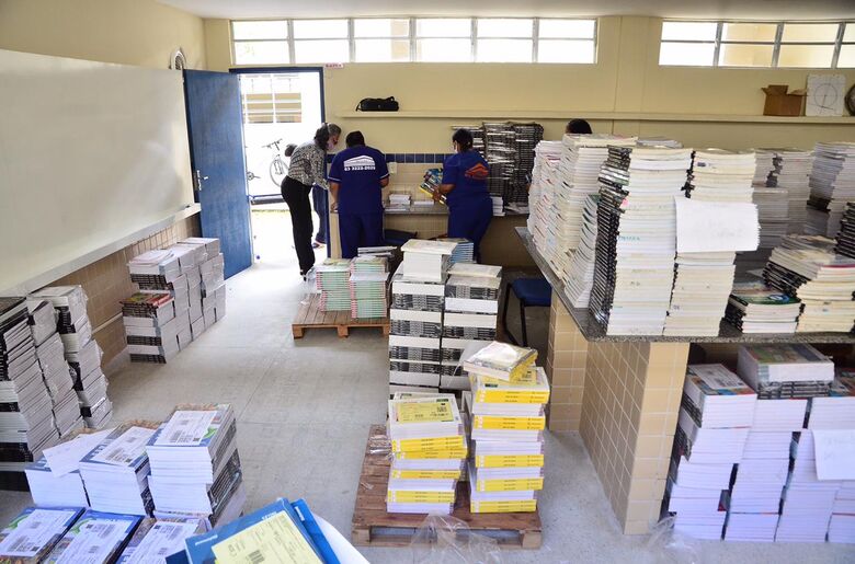 Volta às aulas do ensino médio na Escola Técnica Estadual Miguel Batista. Foto: Arthur Mota