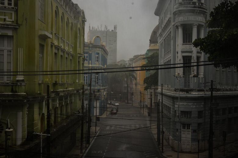 Chuva no Bairro do Recife (Foto: Rafael Furtado/Folha de Pernambuco)