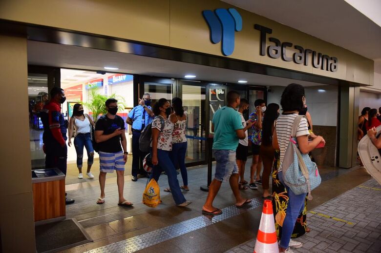 Shopping Tacaruna lembrou aos clientes do fechamento mais cedo, às 20h