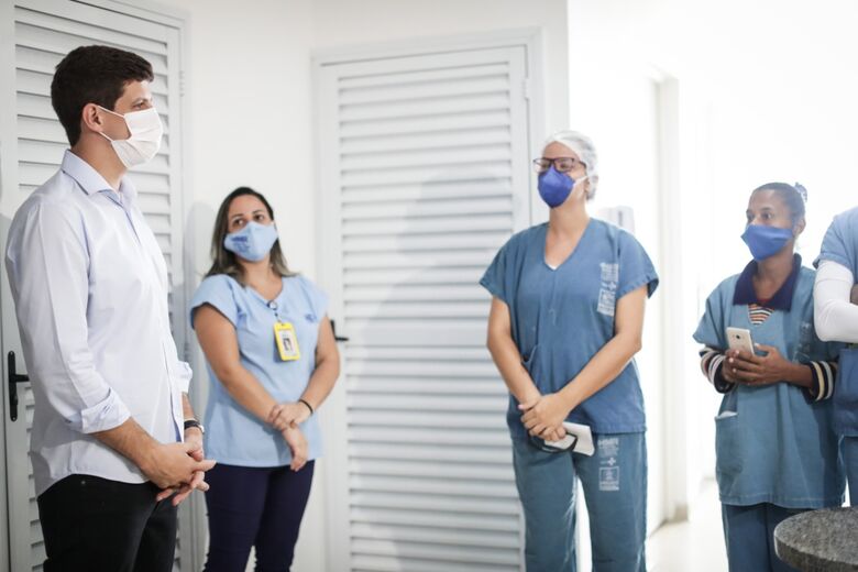 Prefeito de Recife, João Campos, secretária de Saúde Luciana Albuquerque na abertura dos 20 leitos no Hospital da Mulher do Recife/Foto: Rodolfo Loepert