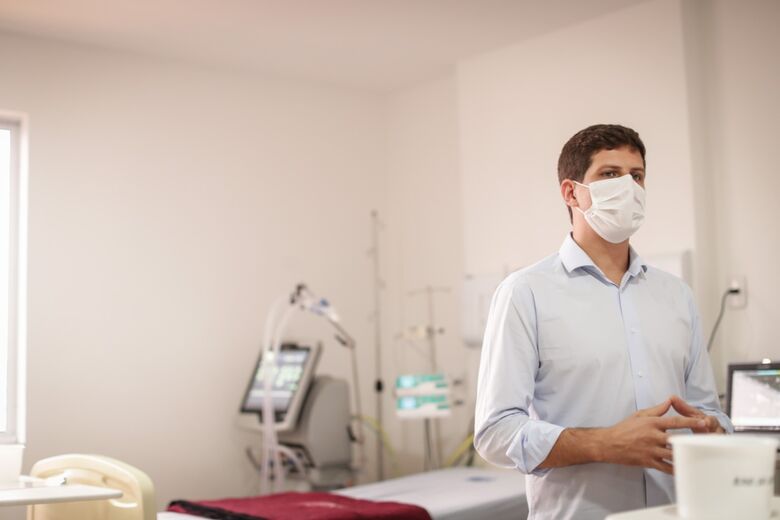 Prefeito de Recife, João Campos, na abertura dos 20 leitos no Hospital da Mulher do Recife/Foto: Rodolfo Loepert