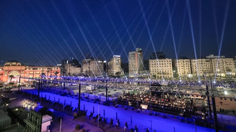 Chamado de Parada Dourada dos Faraós, os 18 reis e quatro rainhas viajarão em ordem, os mais antigos primeiro, cada um a bordo de um carro alegórico separado decorado em estilo egípcio antigo.