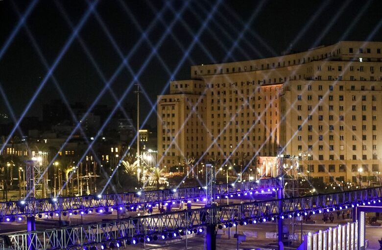 Chamado de Parada Dourada dos Faraós, os 18 reis e quatro rainhas viajarão em ordem, os mais antigos primeiro, cada um a bordo de um carro alegórico separado decorado em estilo egípcio antigo.