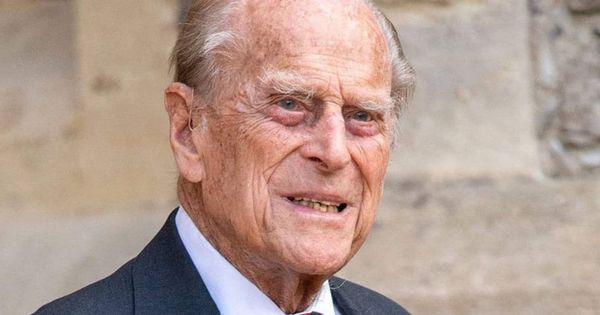 Após sua aposentadoria em agosto de 2017, o Príncipe Philip serviu como patrono ou presidente para cerca de 800 organizações. Isso refletia seus interesses em conservação, esporte, militares e engenharia - e o Cartoon Art Trust, visto aqui em 2002. Ele ta