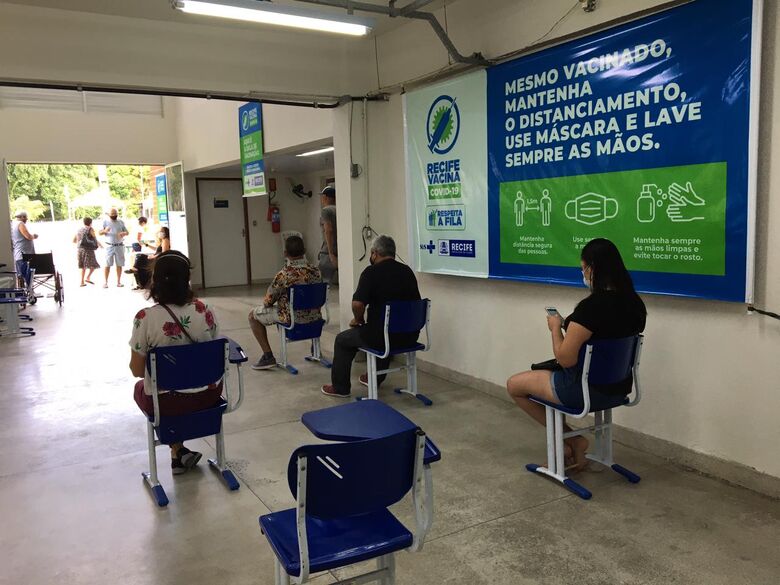 Vacinação contra Covid-19 na UFRPE neste Sábado de Aleluia. Foto: Arthur Mota/Folha de Pernambuco