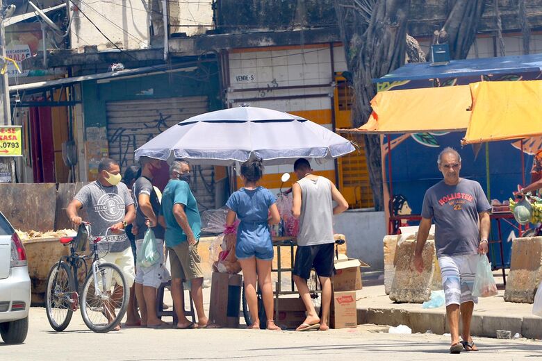 Movimentação nas periferias do Recife e de Olinda neste domingo (4). Foto: Ed Machado/Folha de Pernambuco