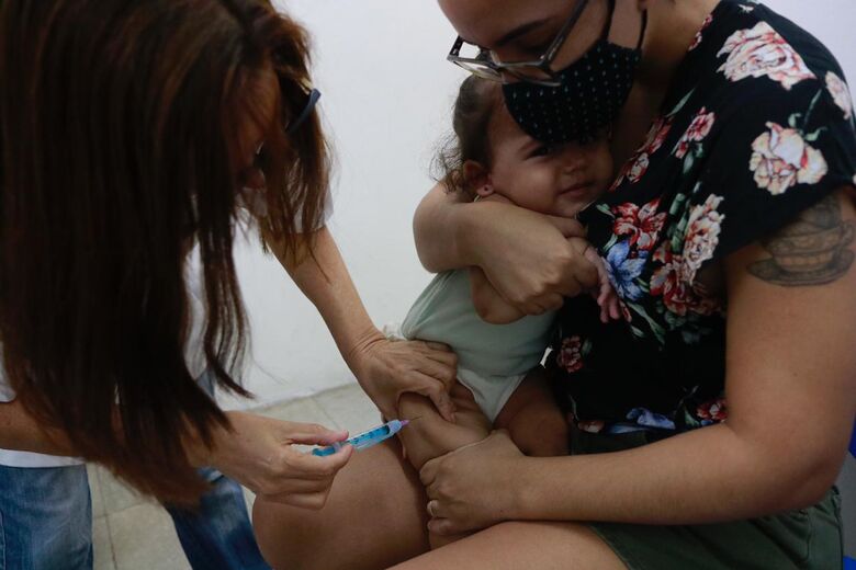 Campanha de vacinação contra a gripe no Recife (Foto: Arthur Mota/Folha de Pernambuco)