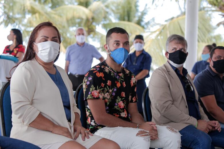 Gilberto Nogueira recebe homenagens da Prefeitura de Paulista (Foto: Alexandre Aroeira/Folha de Pernambuco)