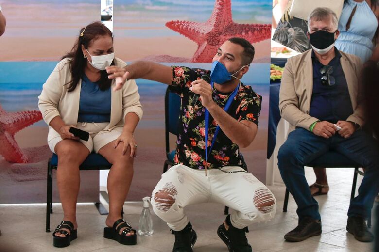 Gilberto Nogueira recebe homenagens da Prefeitura de Paulista (Foto: Alexandre Aroeira/Folha de Pernambuco)