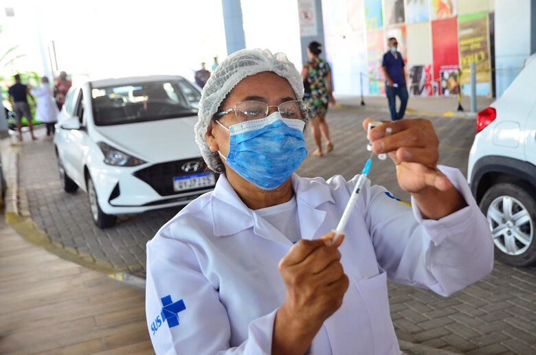 Vacinação contra a Covid-19 em Olinda (Foto: Arthur Mota/Folha de Pernambuco)
