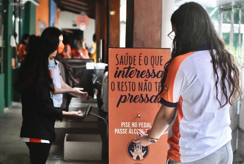 Volta às aulas na rede particular de ensino (Foto: Rafael Furtado/Folha de Pernambuco)