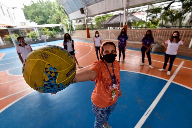 Volta às aulas na rede particular de ensino (Foto: Rafael Furtado/Folha de Pernambuco)