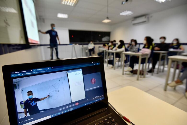 Volta às aulas na rede particular de ensino (Foto: Rafael Furtado/Folha de Pernambuco)