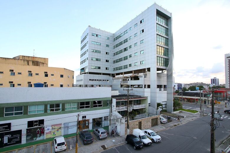 Prédio da antiga Caixa Econômica Federal de Olinda, em Bairro Novo, foi interditado pela Prefeitura e apresenta estrutura danificada - Foto: Ed Machado/Folha de Pernambuco